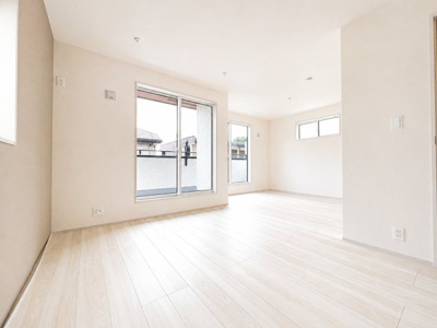 【寝室】 | Blooming garden久喜市栗原４丁目2号棟 | 主寝室は大型ベッドもラクラク設置できます♪ゆとりある動線も確保でき、ゆったりとお寛ぎいただけます♪