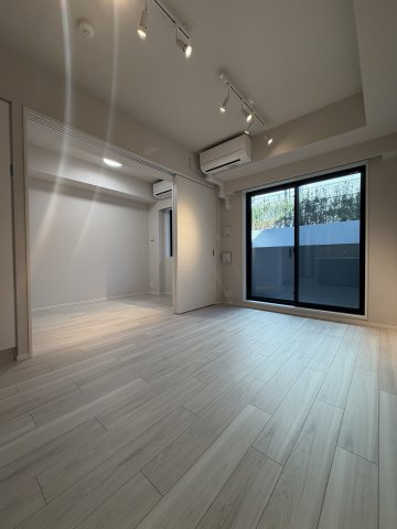 La Perla JiyugaokaⅡの居間・リビング