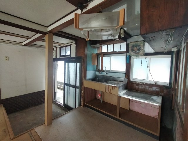 神島町戸建のキッチン