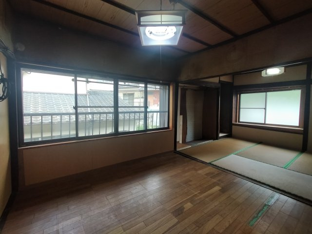 神島町戸建の洋室