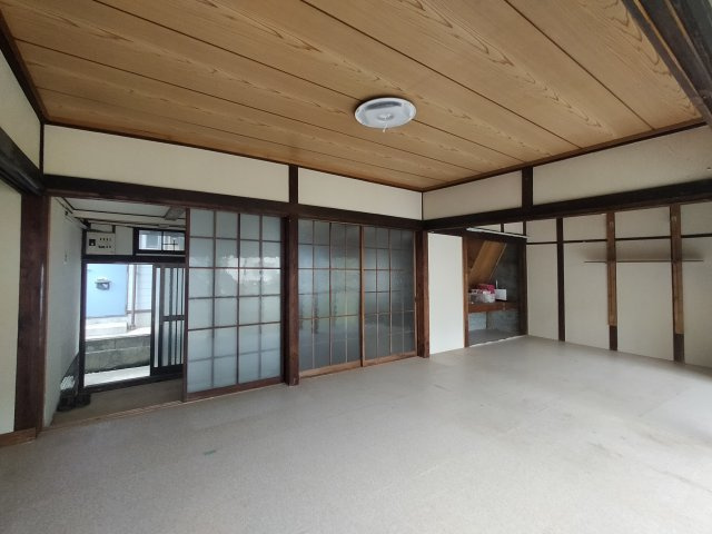 神島町戸建の洋室