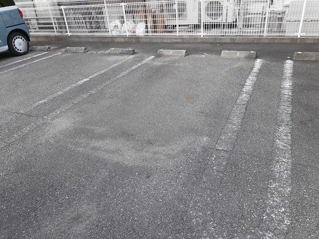 フラン・ブリーズの駐車場