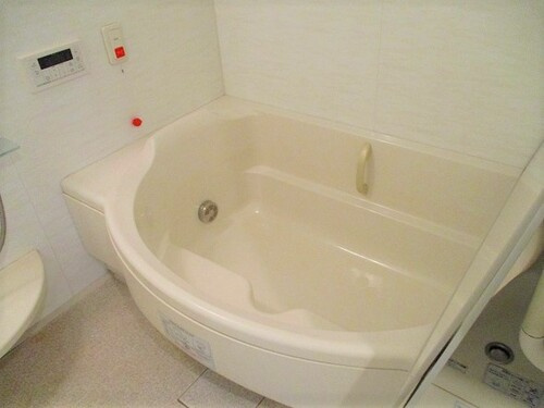 福岡市早良区西新２丁目の賃貸マンションの浴室|バス：浴室※前回募集時の写真２０２５年４月撮影     （2025年4月撮影）