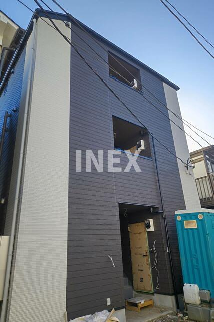 横浜市鶴見区生麦３丁目のアパートのエントランス