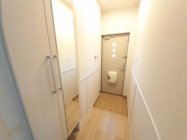 ヴィラやすの玄関