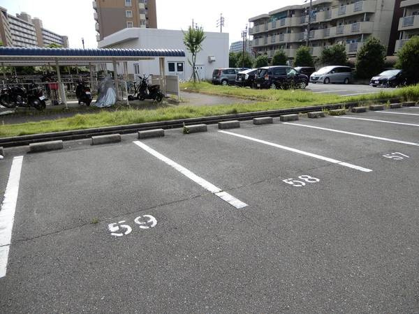 ビレッジハウス笠寺タワー1号棟の駐車場|車をお持ちの方に嬉しい駐車場付きの物件です