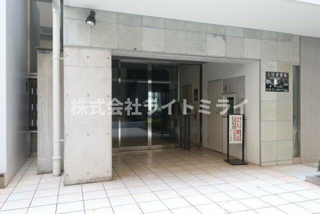 千代田区九段北４丁目の賃貸マンションのエントランス| 