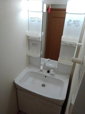 【洗面所】 | ヴィラス新栄 | 明るい洗面所です