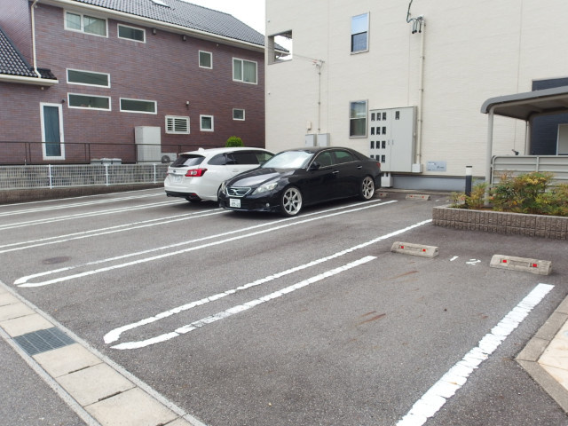 ローズデールの駐車場