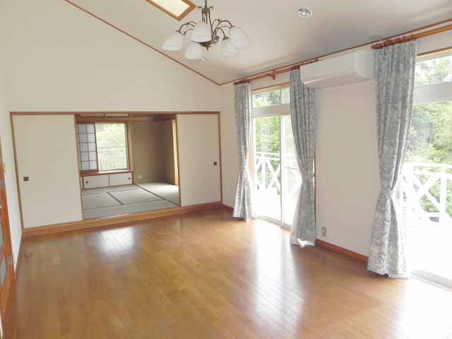 伊東市　すいらん荘別荘地の居間・リビング