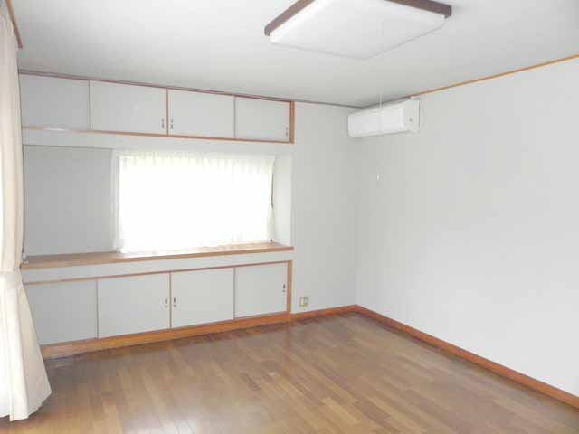 伊東市　すいらん荘別荘地の洋室