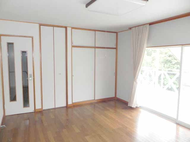 伊東市　すいらん荘別荘地の洋室