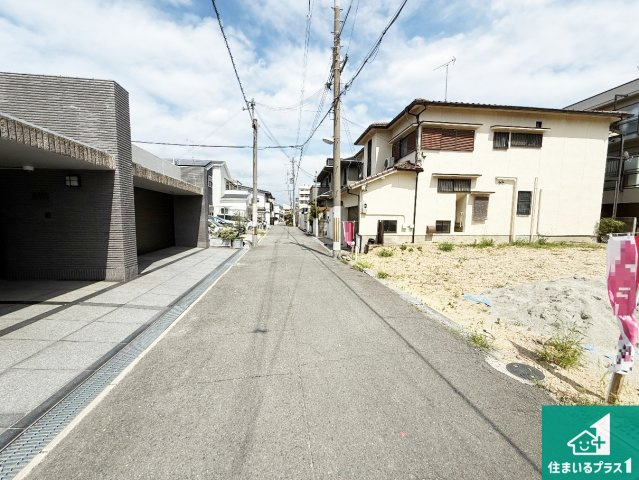 寝屋川市本町　第2期　新築一戸建ての前面道路含む現地写真|周辺は落ち着いた街並みの住宅地！子育てがしやすい住環境です！まだ未完成ですが、現地でしかわからない事もございます。是非一度ご覧ください。