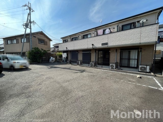 プリヴェイル吉井の駐車場