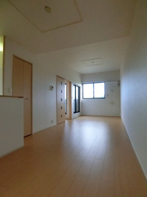 【居間・リビング】 | プレジール | イメージ102号室写真（反転あり）