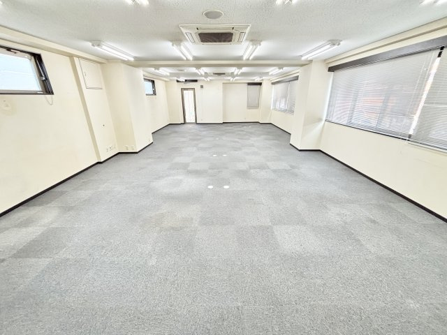 NEXT第二ビルの駐車場