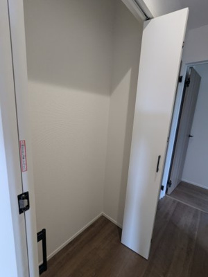 【収納】 | 若葉台２丁目　新築戸建 | キッチン横にはパントリーがあります。