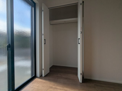 【収納】 | 若葉台２丁目　新築戸建 | クローゼットがあるのでお部屋が広くお使いいただけます。