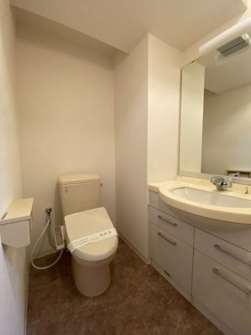 T's garden北柏　2号棟のトイレ|落ち着いた色調のトイレです(参考写真です)