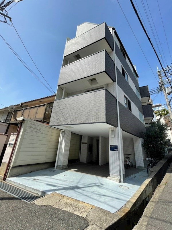 パイン神戸元町の外観
