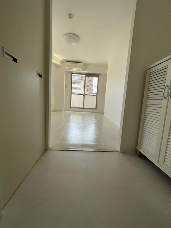 パイン神戸元町の玄関