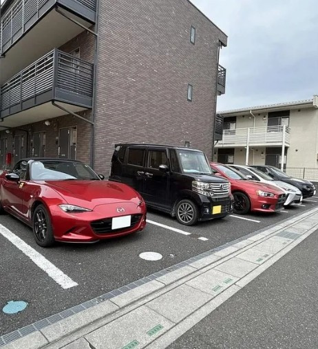 レオネクストジオイドの駐車場