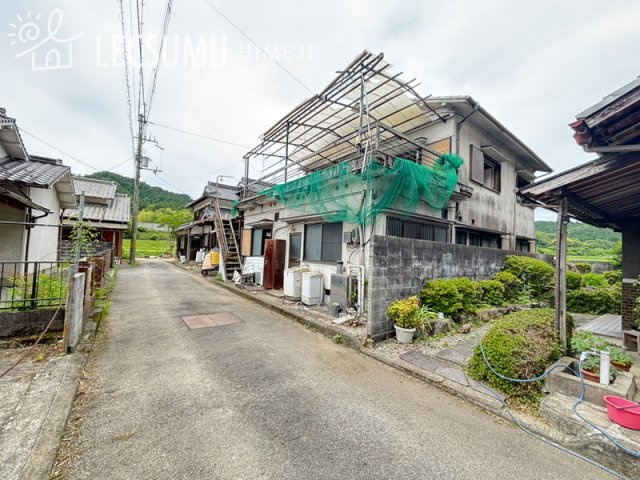 姫路市夢前町前之庄/売土地の前面道路含む現地写真