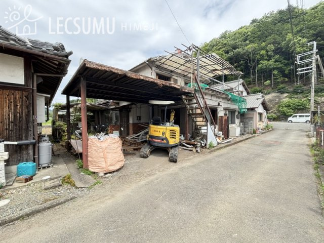 姫路市夢前町前之庄/売土地の前面道路含む現地写真