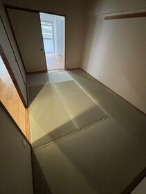 グリーンタウン香里ケ丘A棟の和室|和室6.0帖
■物件内覧・資金計画相談・住宅ローン相談、リフォーム相談、お問合せ受付中■
※当日・翌日のご内覧、ご相談はお電話でのお問合せがスムーズです！
