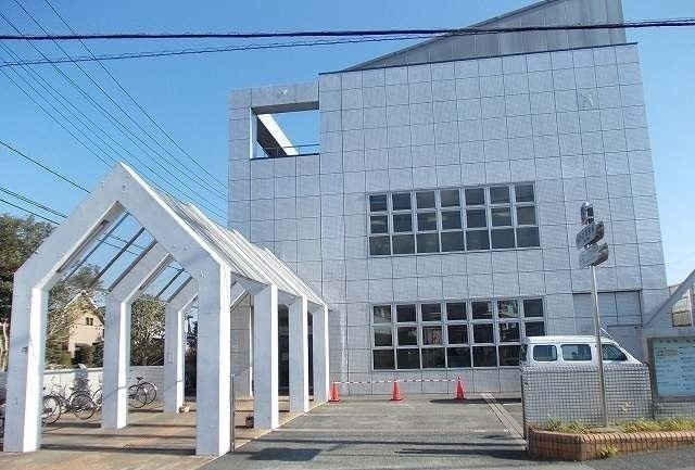 南足柄図書館まで900m