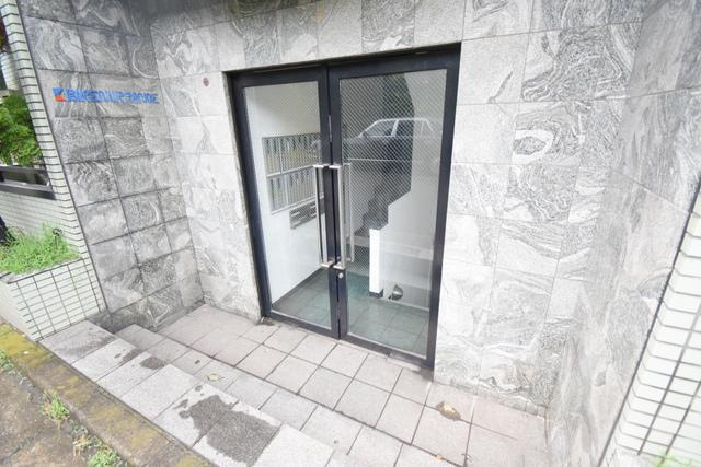 清潔なエントランスです