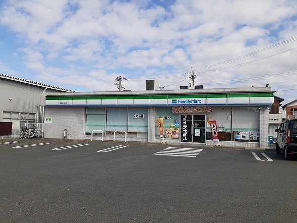ブルーガーベラの周辺|ファミリーマートまで180m