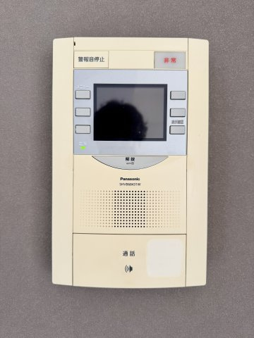 グラン・ドムール南栄の防犯設備|モニター付インターホンで訪問者の確認ができるのは安心ですよね。