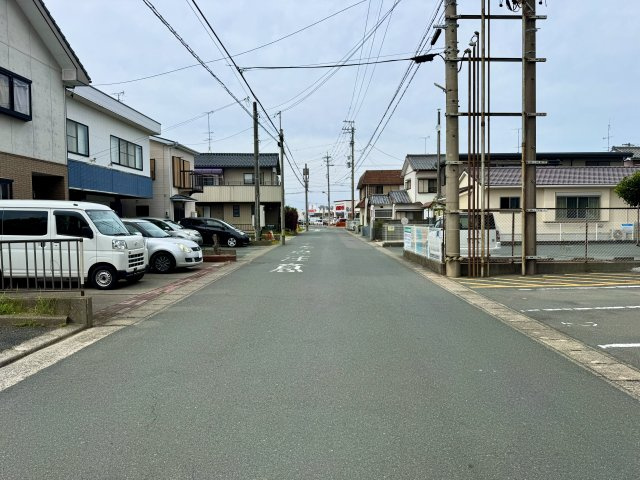 グラン・ドムール南栄の周辺|物件前の道路になります。