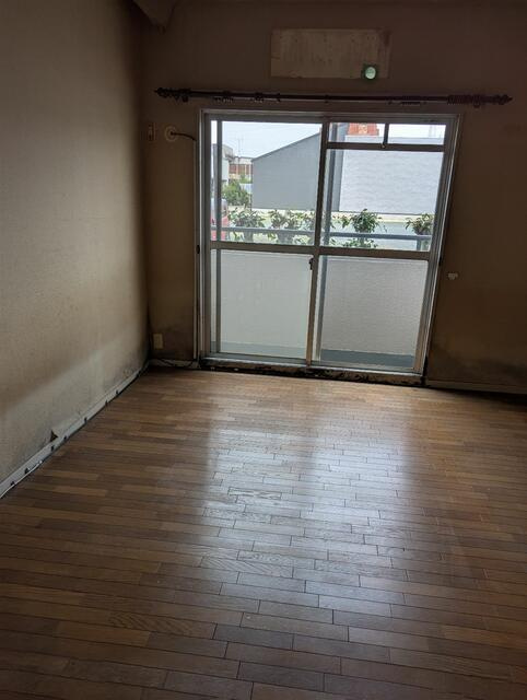 豊橋市東岩田３丁目の中古マンションの洋室| ナチュラル感のある洋室は、自分好みのインテリアが楽しめます
