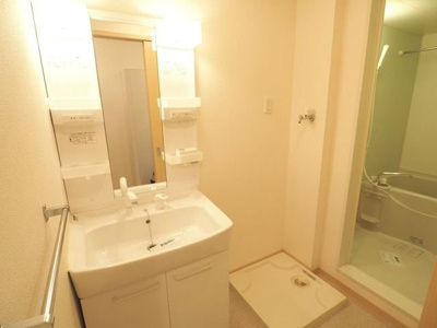 【洗面所】 | Ｓｏｎｅ　ＡｐａｒｔｍｅｎｔＣ | 広い洗面スペース