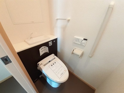 【トイレ】 | ＣＲＯＳＳ　ＲＩＶＥＲ | 落ち着いた色調のトイレです