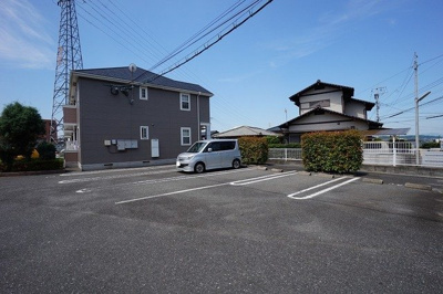 【駐車場】 | ヴァン・ティ・アン中の原Ｃ | 駐車場に車を止められます