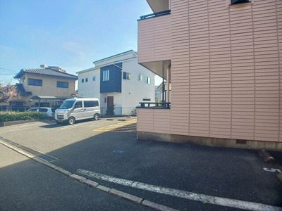 【駐車場】 | マリッチ三ケ森 | 車をお持ちの方に嬉しい駐車場付きの物件です