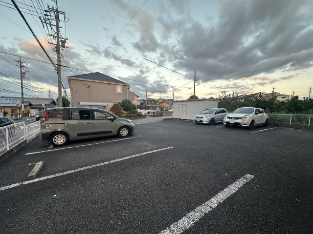 コンフォート宮町の駐車場