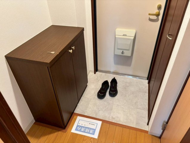 メゾンリュートⅡ番館の玄関