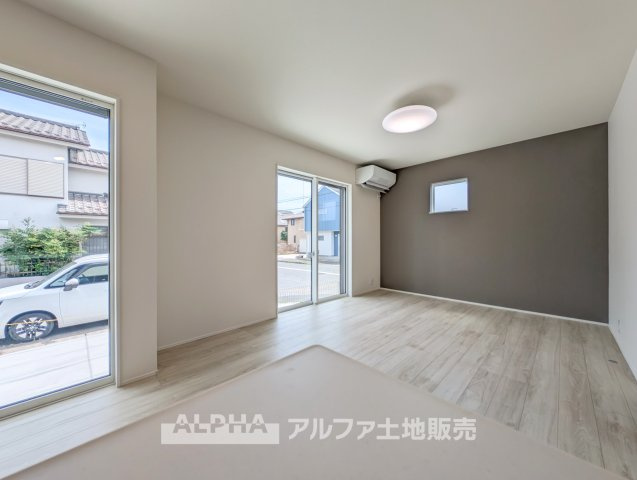 ~青梅新町5丁目~Newly Built Homeの居間・リビング|【cozy living】
◆休日は◆仕事から切り離された家族の為だけの場所でゆっくりくつろぎたい。趣味や、習い事で休日を過ごすも楽しいが、結局はここが安らげる。