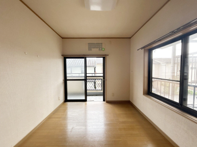 「並列2台可カーポート付」高知市大津乙　中古一戸建ての洋室|2階洋室(西)。クロス張替予定です