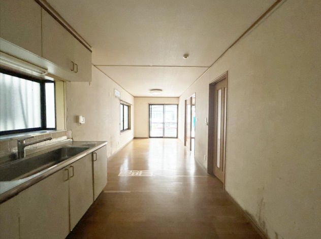 「並列2台可カーポート付」高知市大津乙　中古一戸建てのキッチン|クロス張替予定です