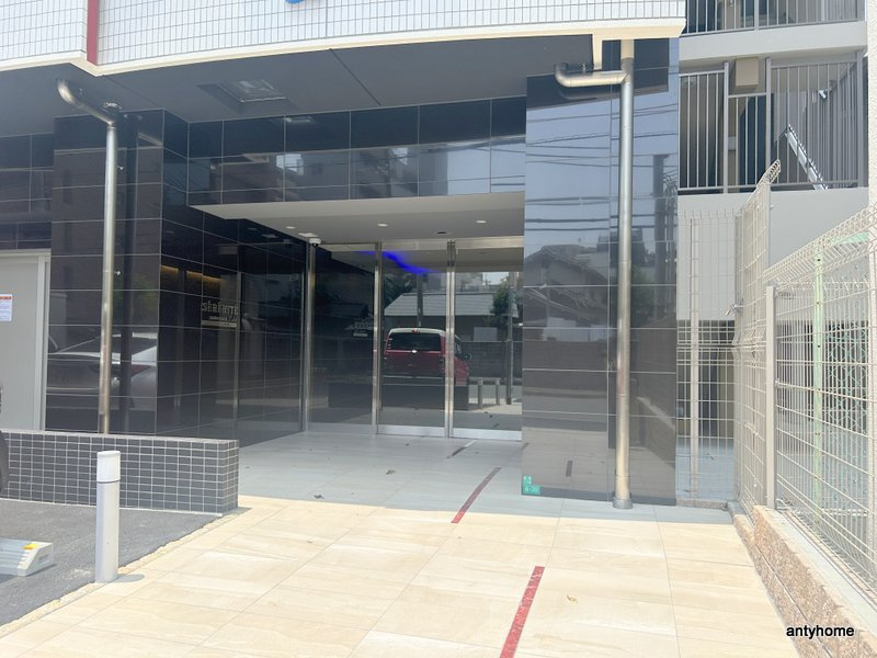 セレニテ新大阪エクラ　仲介手数料無料のエントランス