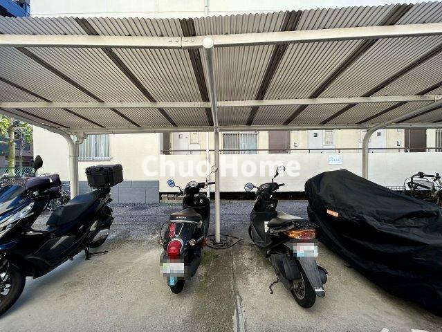 グリーンパーク第6綾瀬の駐車場|【バイク置場】最新の空き状況や費用などの詳細は担当スタッフまでお問い合わせください。