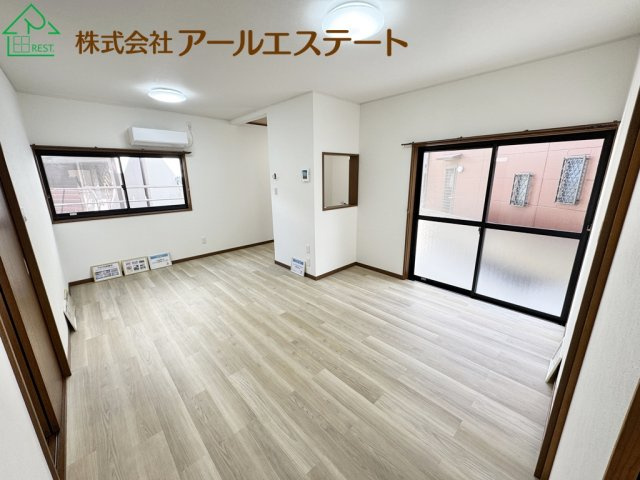 加古川市加古川町稲屋　　山陽電鉄「尾上の松駅」徒歩18分の居間・リビング
