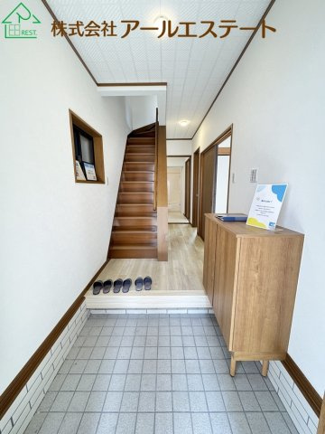 加古川市加古川町稲屋　　山陽電鉄「尾上の松駅」徒歩18分の玄関