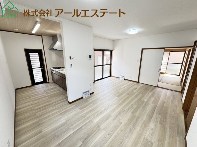 加古川市加古川町稲屋　　山陽電鉄「尾上の松駅」徒歩18分の居間・リビング