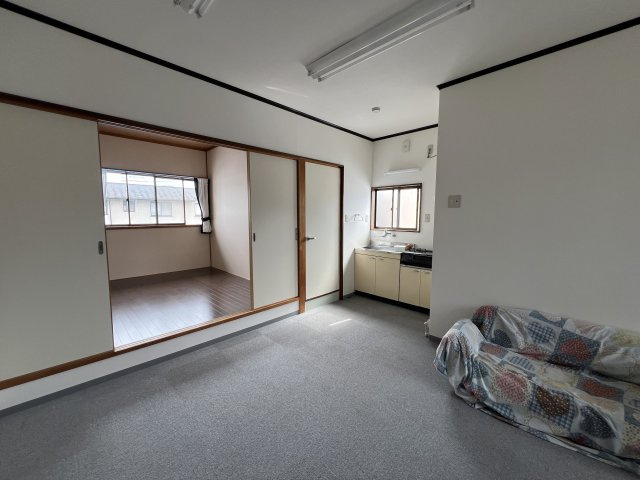 津山市林田町　貸店舗・事務所の洋室